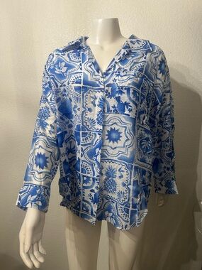 NWOT- Blue & White Tile-Print Button Down Shirt - Women's